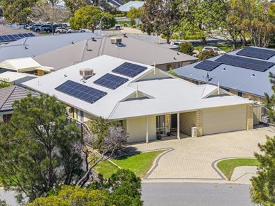 4 Santalum Circus, Halls Head WA 6210