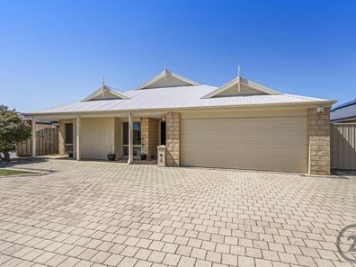 4 Santalum Circus, Halls Head WA 6210