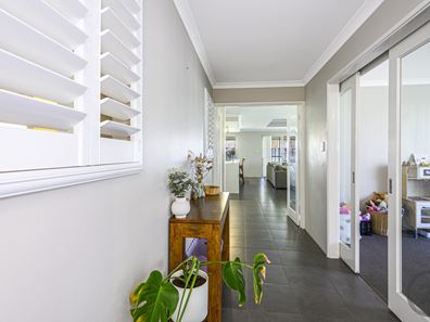 4 Santalum Circus, Halls Head WA 6210
