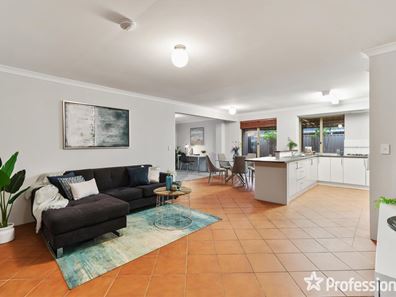 34 Oldenburg Pass, Stratton WA 6056