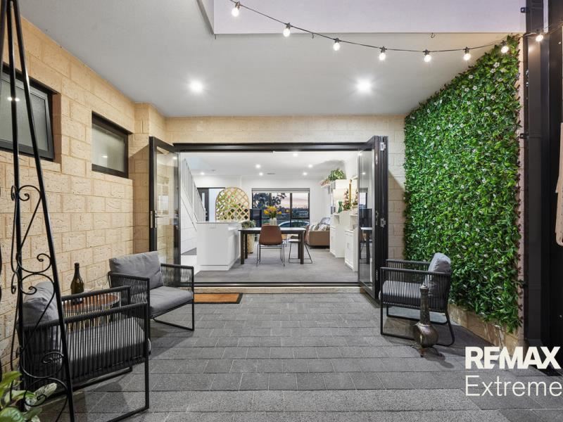 38 Corvus Road, Tapping