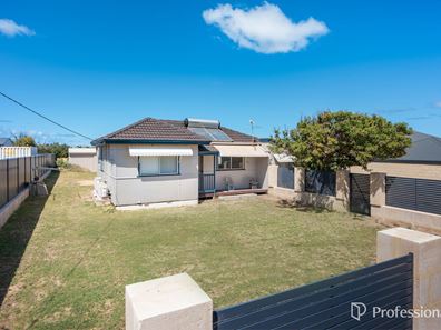 22 Dampier Street, Beachlands WA 6530
