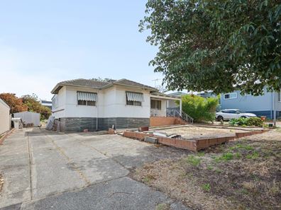 16 Harriott Street, Willagee WA 6156
