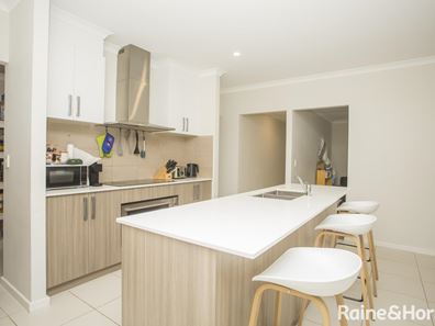 38 Kulungar Elbow, South Guildford WA 6055