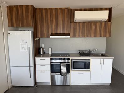 2 / 9 First Avenue, Onslow WA 6710