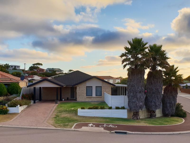 6 Addington Cross, West Beach