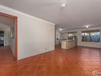 18 Rosebud Place, Halls Head WA 6210