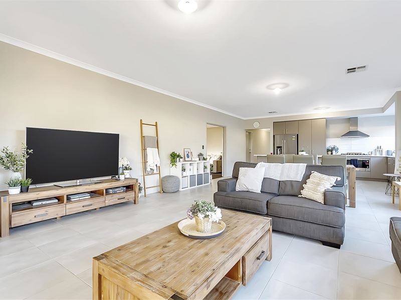 32 Fairy Parade, Alkimos