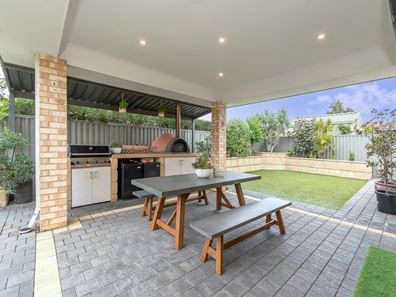 13 Bluestone Loop, Piara Waters WA 6112