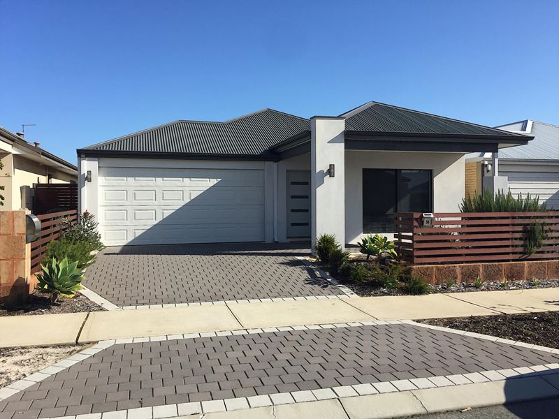 54 Strathclyde Circuit, Champion Lakes