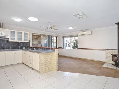 8 Tummell Court, Seville Grove WA 6112