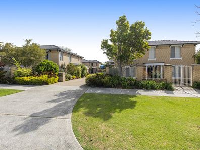 2/3 Hazel Street, Como WA 6152