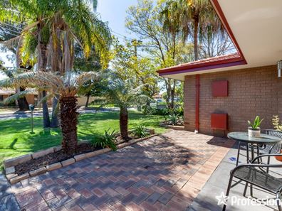 98 Strawberry Drive, Seville Grove WA 6112