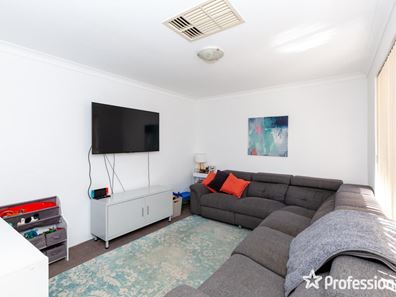 98 Strawberry Drive, Seville Grove WA 6112