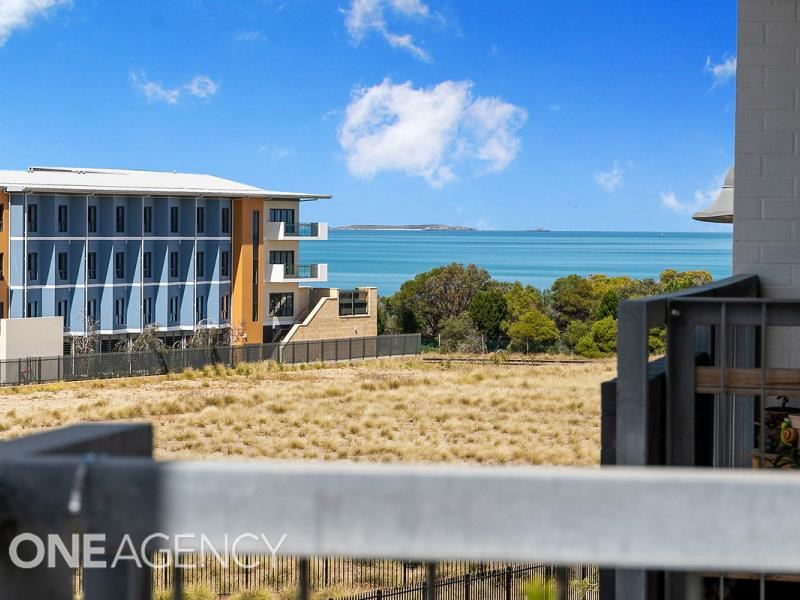 94/59 Breaksea Drive, North Coogee