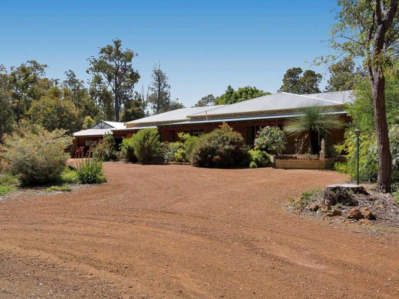 53 Versteeg Grove, Martin
