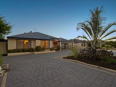 12 Grampian Way, Caversham WA 6055