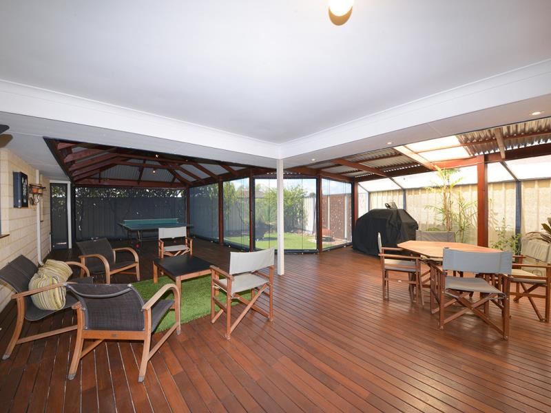 1 Litchfield Crescent, Carramar
