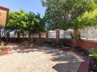 8 Milford Way, Nollamara WA 6061