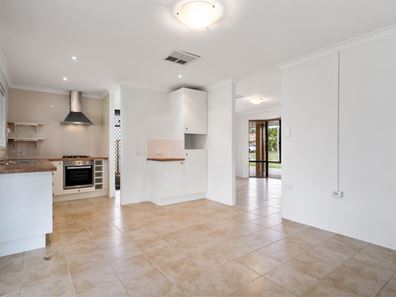 14 Logan Court, Seville Grove WA 6112