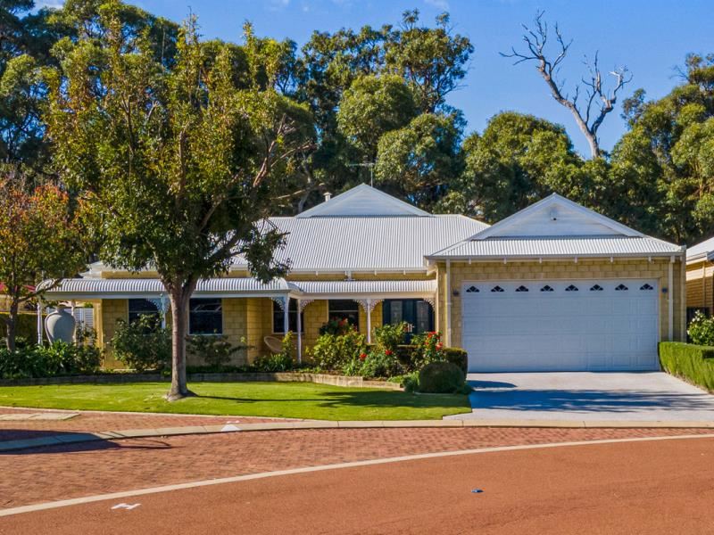 19 Mayfair Mews, Meadow Springs
