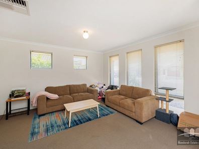 15 Lascelles Circus, Lakelands WA 6180