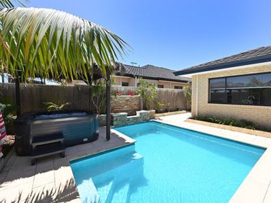 7 Riverdell Fairway, Carramar WA 6031