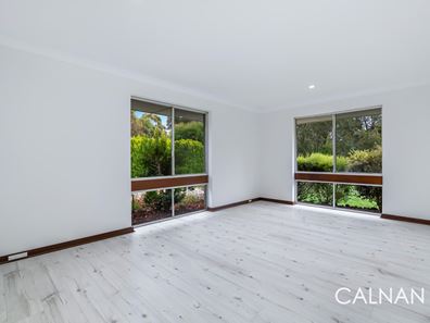 20 Nicholson Crescent, Lesmurdie WA 6076