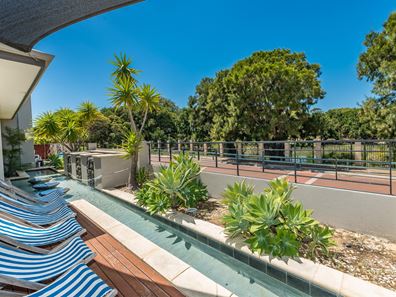 10 Moonflight Crescent, Iluka WA 6028