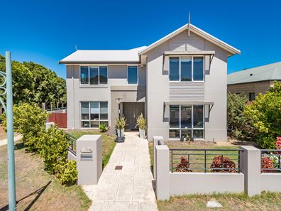 10 Moonflight Crescent, Iluka WA 6028