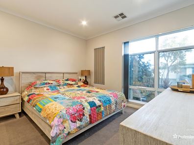 4 Dargie Way, Alkimos WA 6038