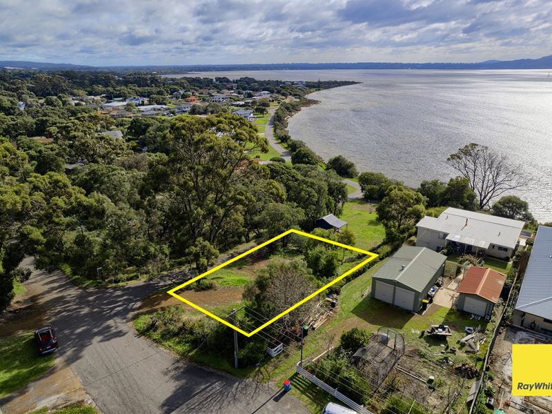 17 Grove Street East, Little Grove