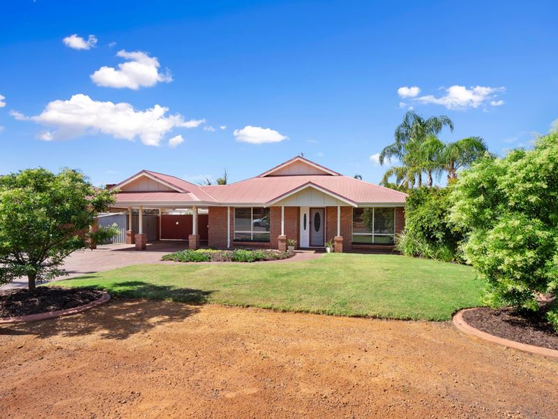 18 Tindals Crescent, Hannans