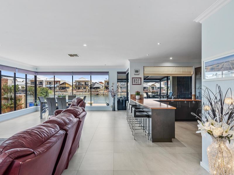 4 Bermuda Place, Halls Head