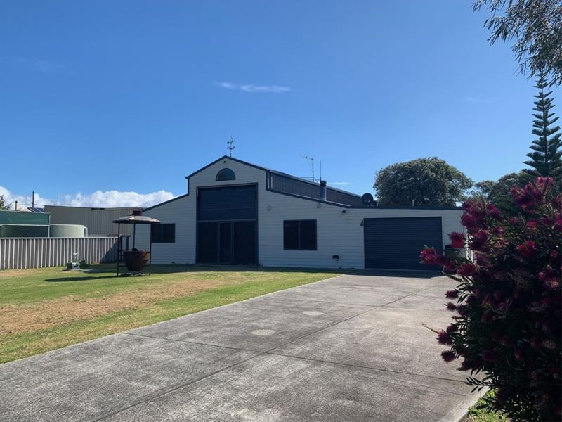 5 Bay Court, Peaceful Bay WA 6333