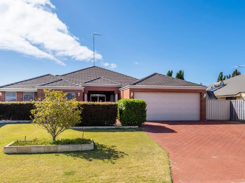 72 Carissa Turn, Halls Head WA 6210