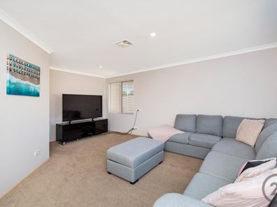 2/11 Oleander Place, Halls Head WA 6210