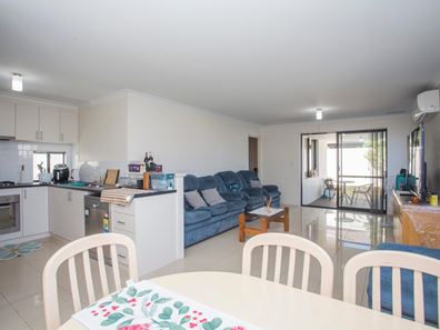7/16 Larwood Crescent, High Wycombe WA 6057
