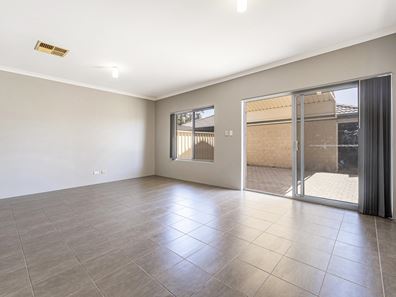 41 Kerkeri Heights, Lakelands WA 6180