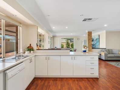 5 Lakes Close, South Yunderup WA 6208