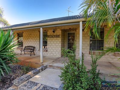 8 Jacaranda Drive, North Yunderup WA 6208