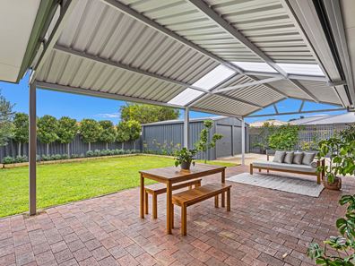8 Quamby Court, Silver Sands WA 6210