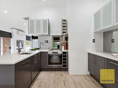 29 Jacobsen Way, Thornlie WA 6108