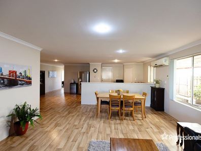 21 Evesham Drive, Ellenbrook WA 6069