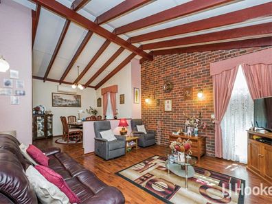 9 Lorenzo Street, Thornlie WA 6108