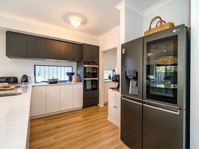 9 Arlanza Road, Caversham WA 6055