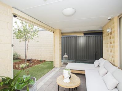 55 Barrington Avenue, Champion Lakes WA 6111