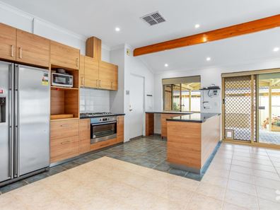 40 Hickson Avenue, Armadale WA 6112