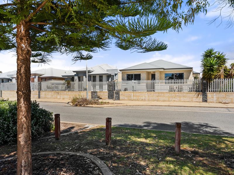 26 Carlindie Parkway, Golden Bay WA 6174