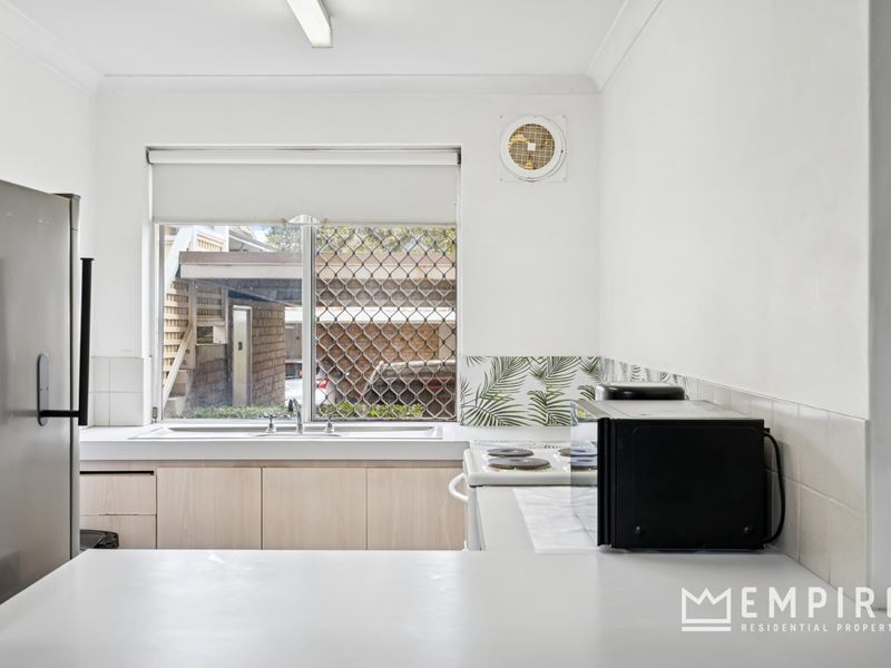 23/2 Pinewood Avenue, Kardinya WA 6163